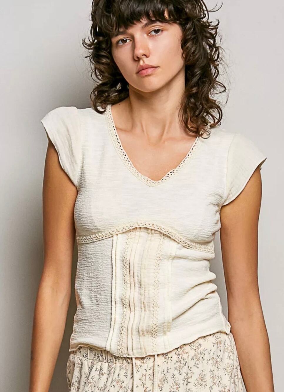 POL White Textured V-Neck Short Sleeve Top Size Small Lace Trim Boho